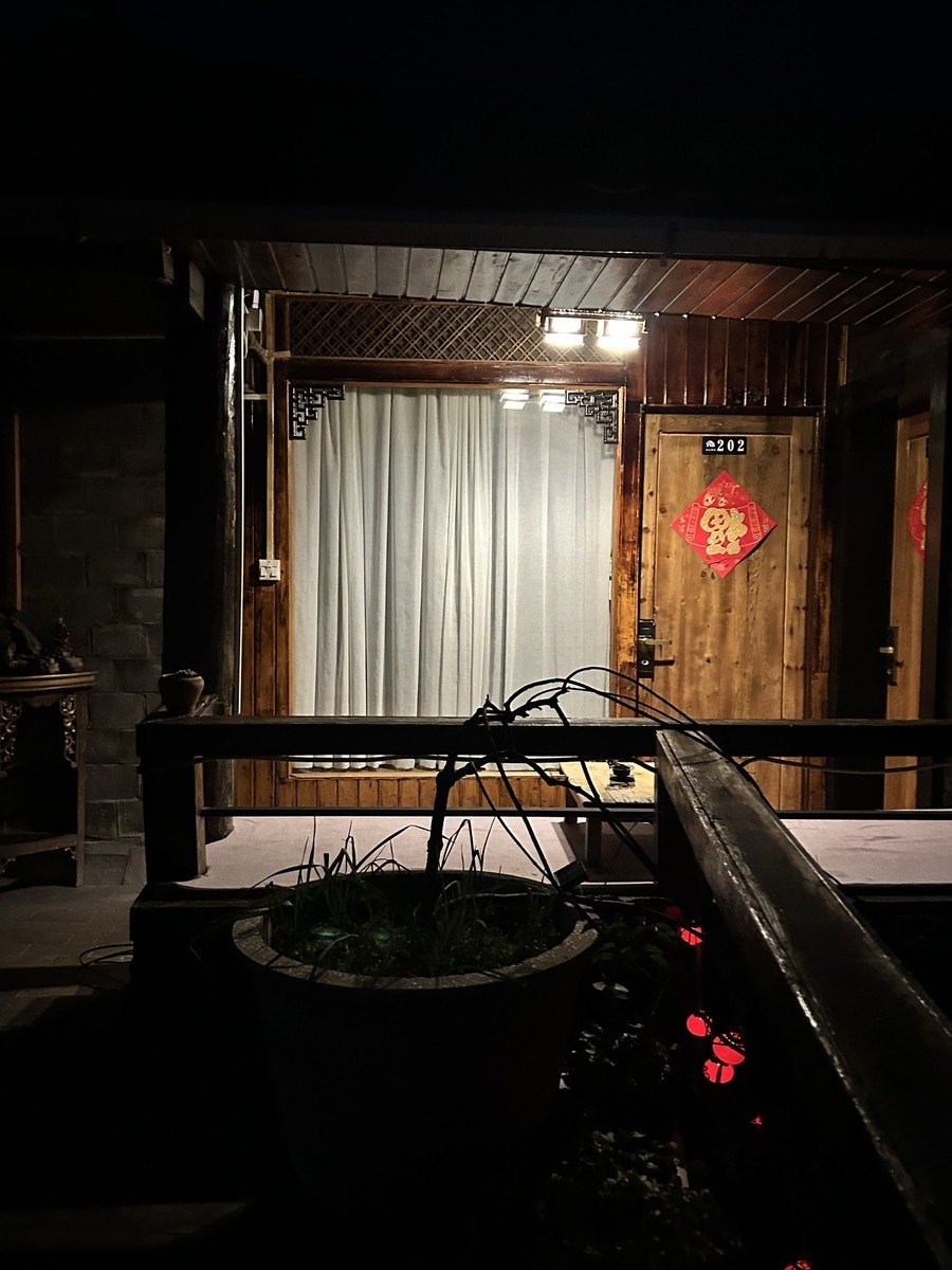 房门夜景